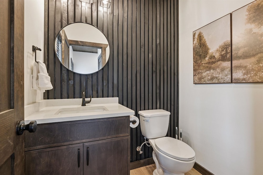 Gorgeous Brand-new Home w Pool Game Room Hot Tub
