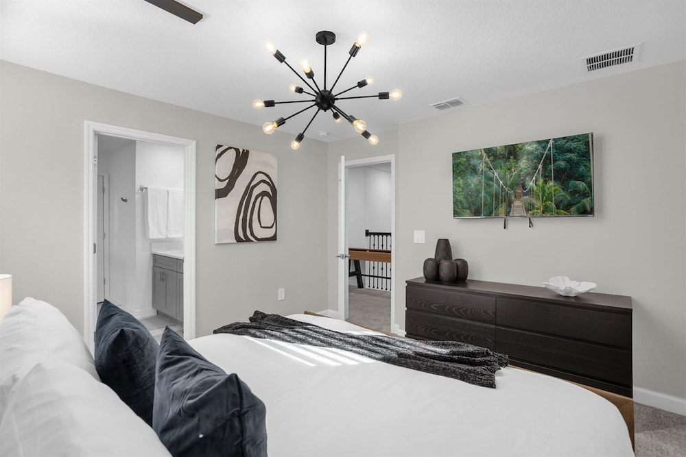 Luxury 9BR Getaway Pool Theater Theme Rooms