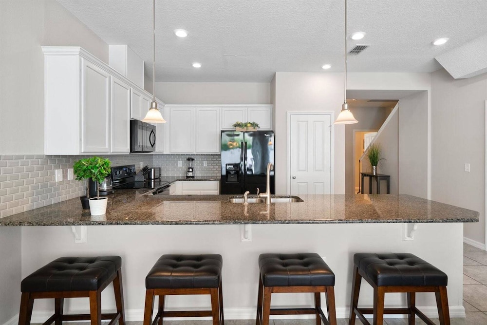 Cozy 4 Bedrooms Tranquility 8 Miles From Disney view 5