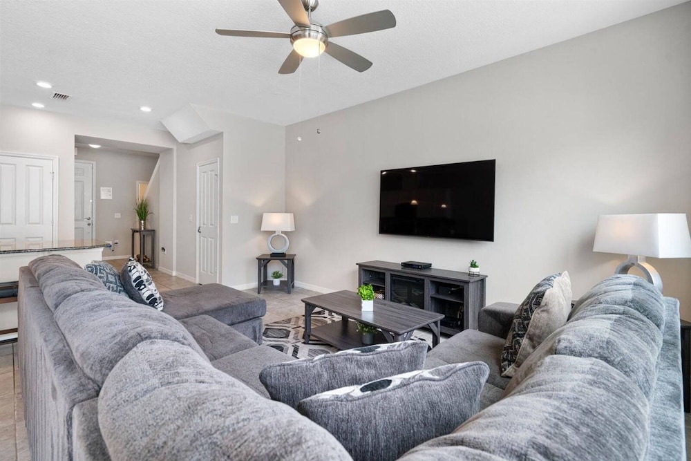 Cozy 4 Bedrooms Tranquility 8 Miles From Disney view 2