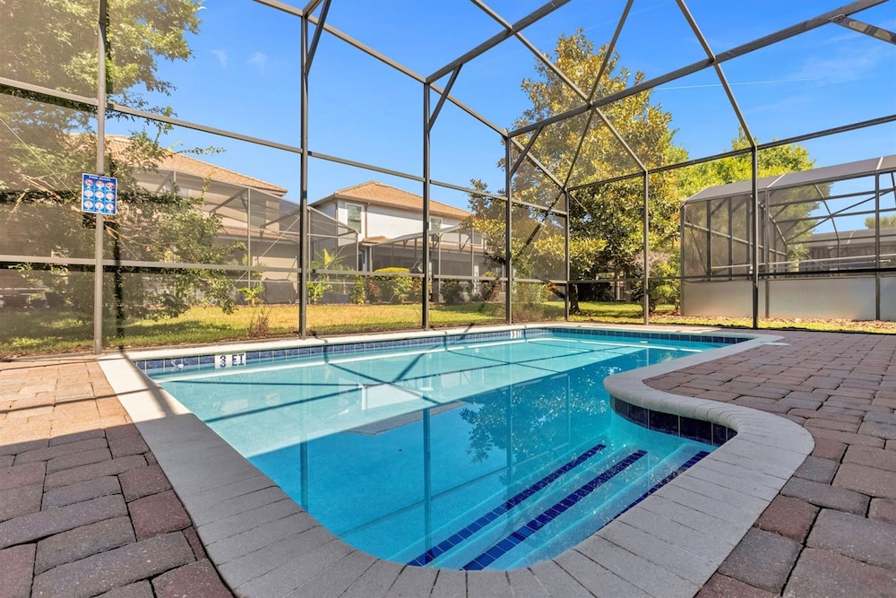 Upstay - 23-guest Family Home w Pool Gameroom BBQ view 4