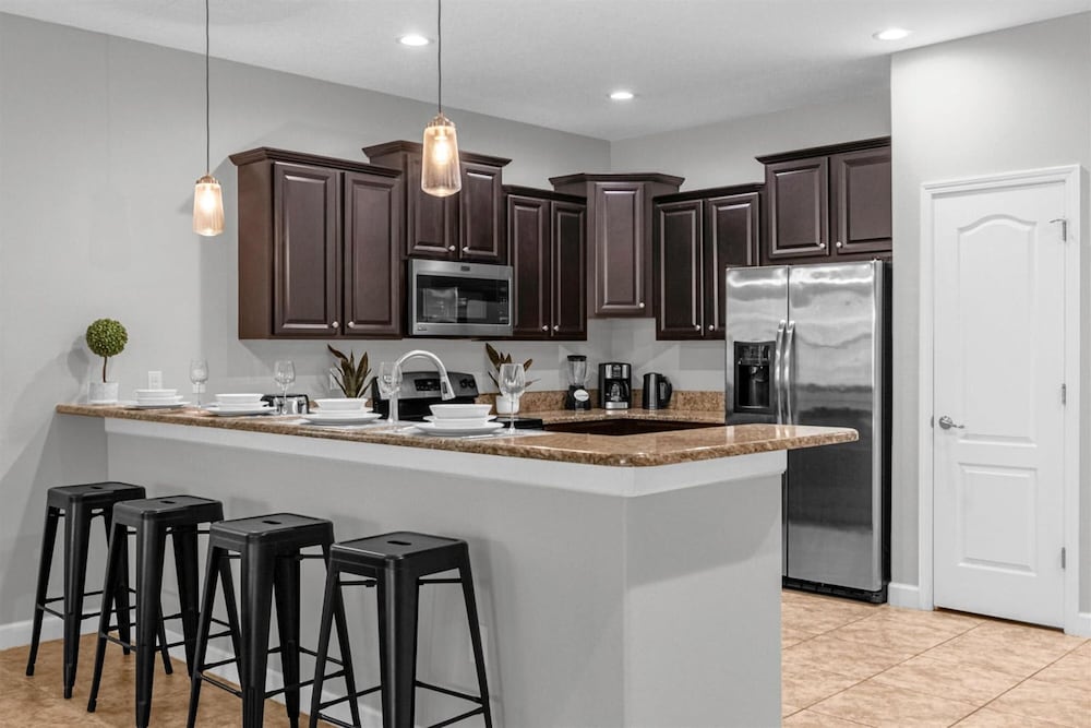 Upstay - 23-guest Mansion w Pool Game Room and BBQ view 2