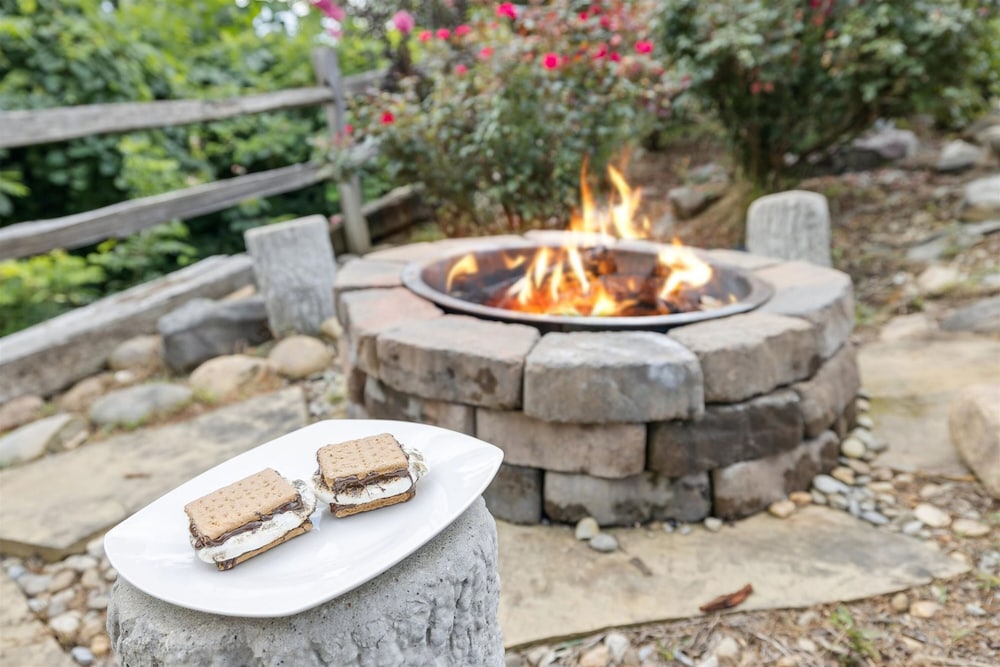Amazing Views Hot Tub Arcade Firepit