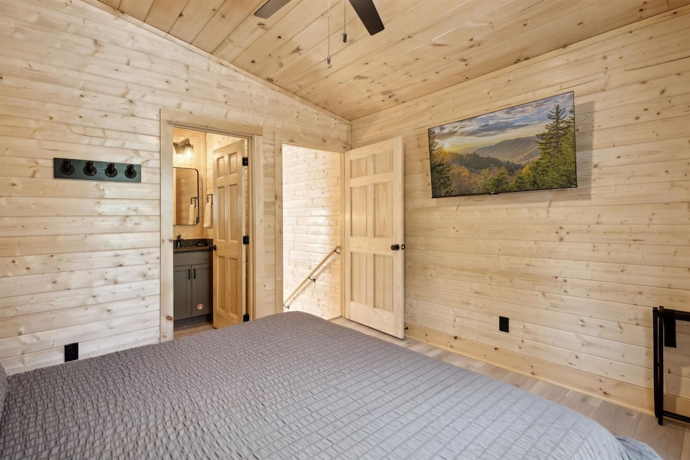 2 Brand New Cabins for Family Retreat