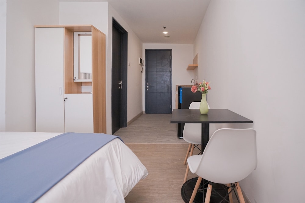 Spacious Comfy Studio Room At Collins Boulevard Apartment
