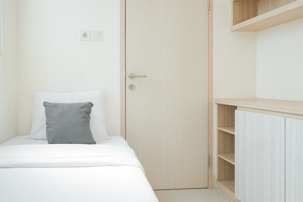 Modern Look And Homey 2Br Apartment Tree Park City Bsd