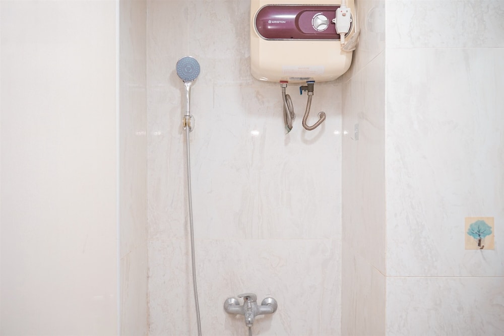 Restful Studio Room At Serpong Greenview Apartment