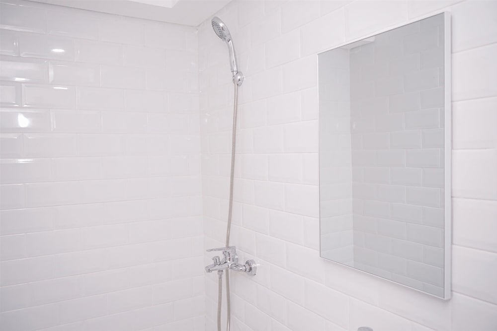 Spacious And Homey Studio Loft At Kingland Avenue Apartment