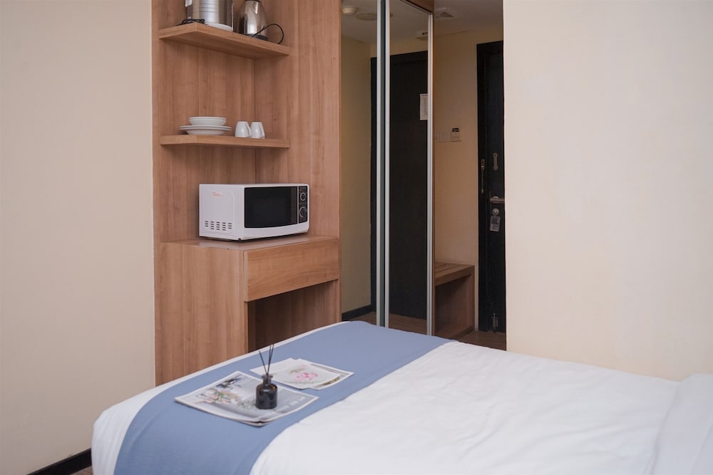 Comfy and Minimalist Studio (No Kitchen) Apartment Great Western