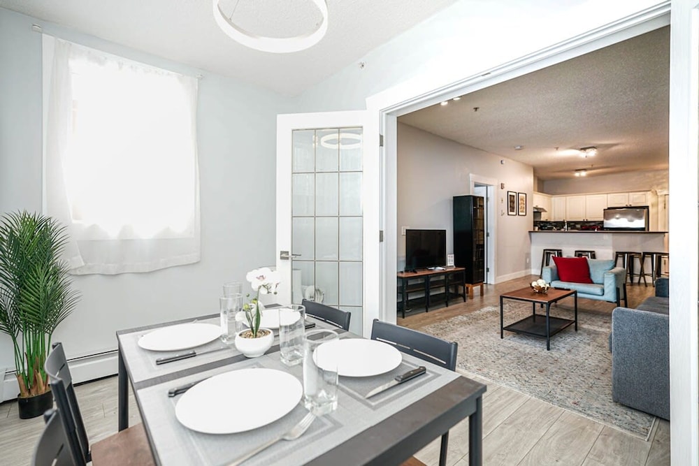 Cozy Condo w Parking Wifi Coffee - 5min2stampede-2