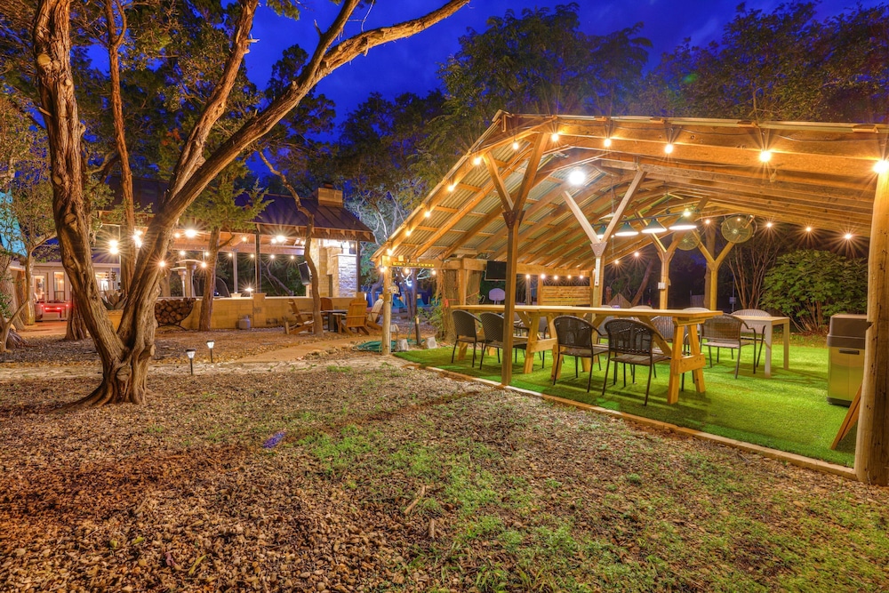 Terracotta Oasis - Wimberley for 30 Guests