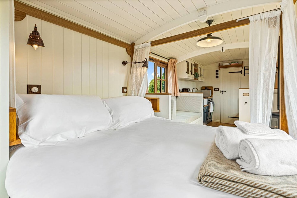 Drovers Hill at Stonor - Quercus - Shepherds hut