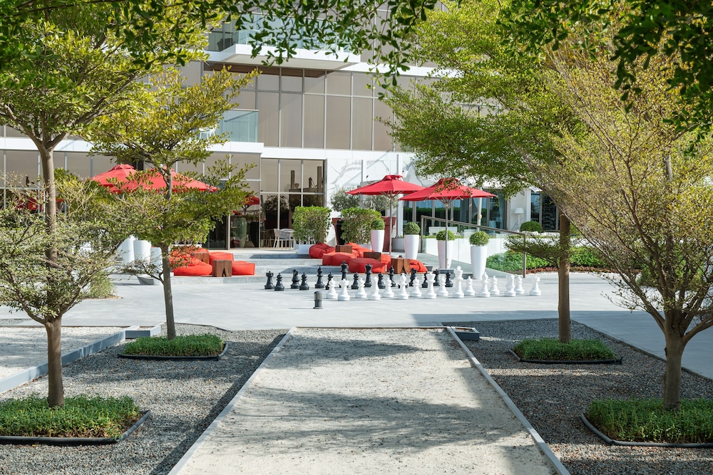 Th8 Palm Dubai Beach Resort, Vignette Collection by IHG
