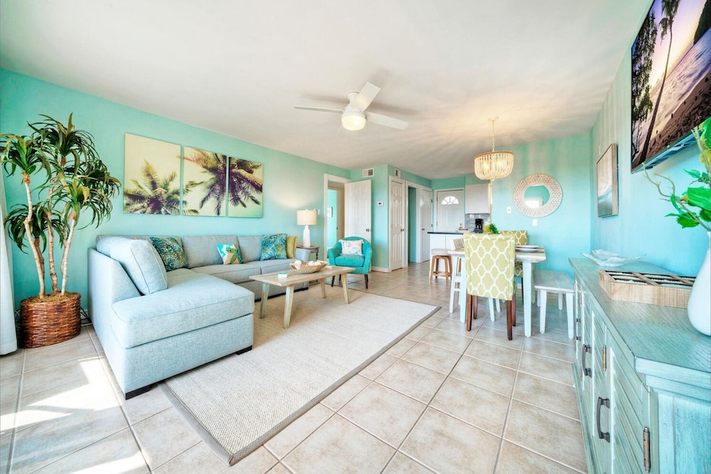 Rise N Beach by Avantstay Beachfront w Pool