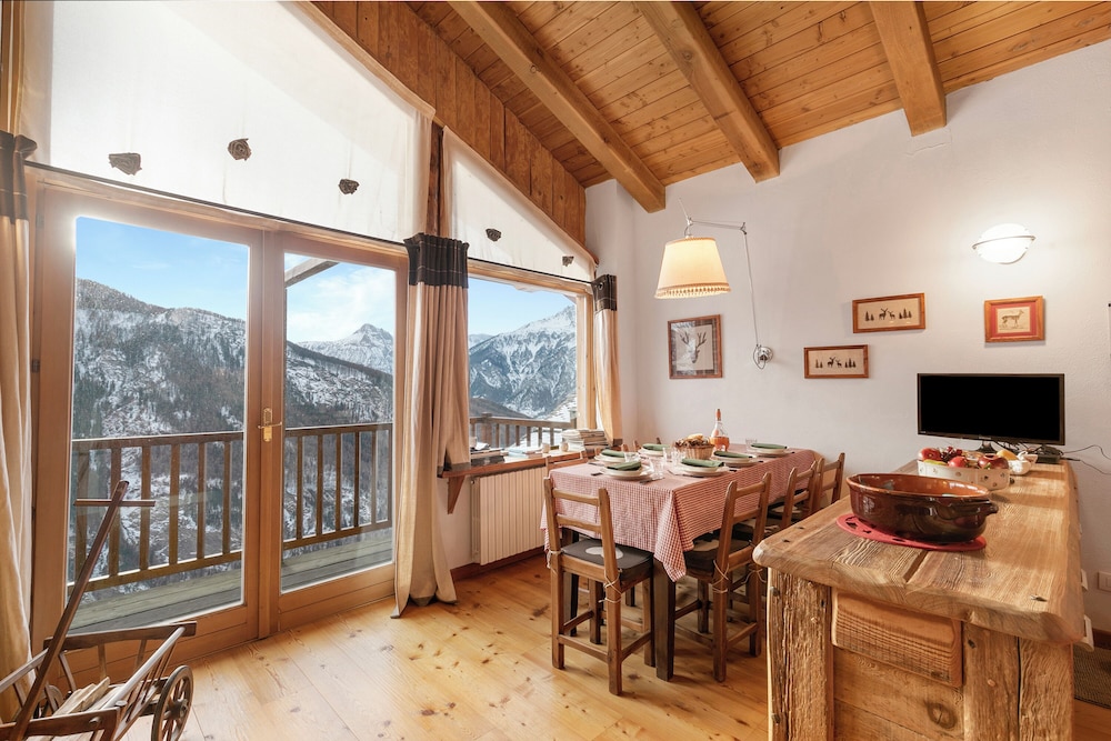 Gleise Lodge apartment