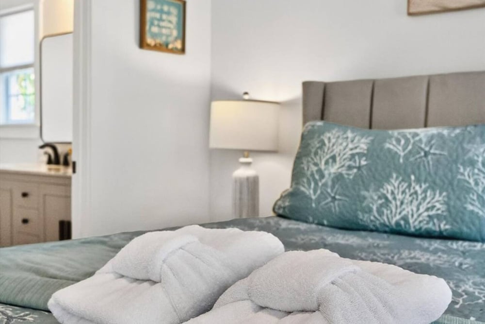 New Listing Lux Beach House Dog Friendly
