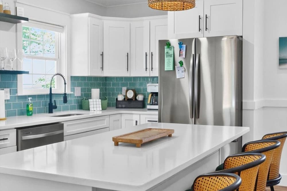 New Listing Lux Beach House Dog Friendly
