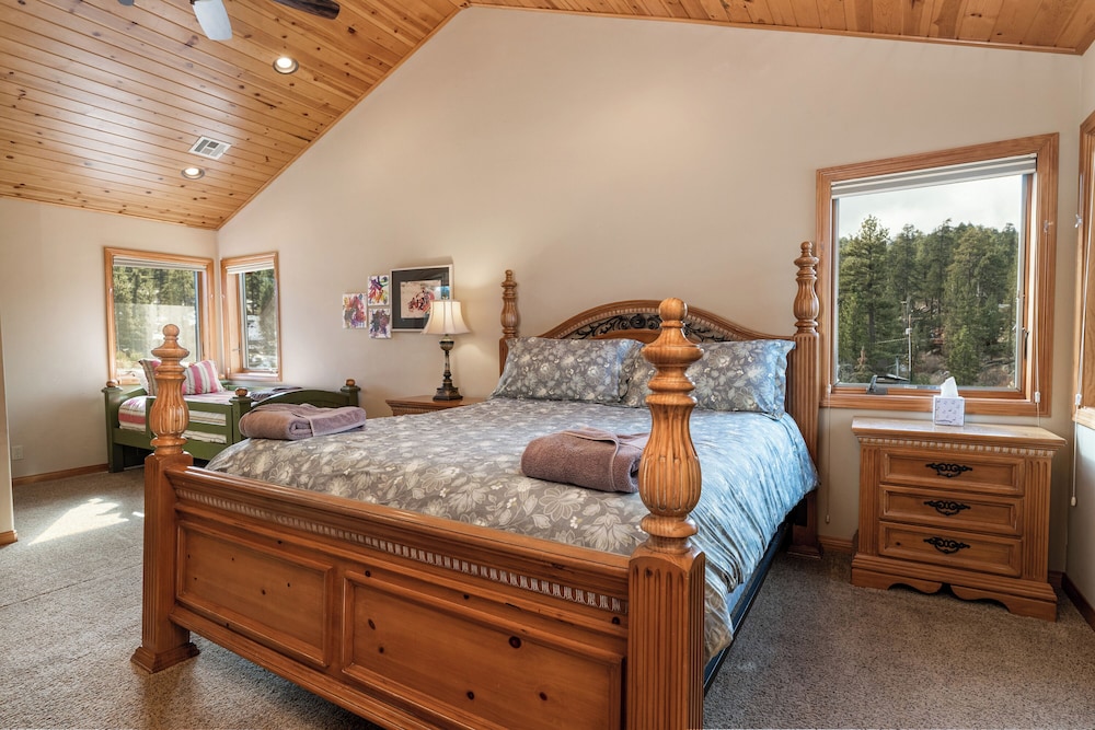 Boulder Cove Lakefront Estate