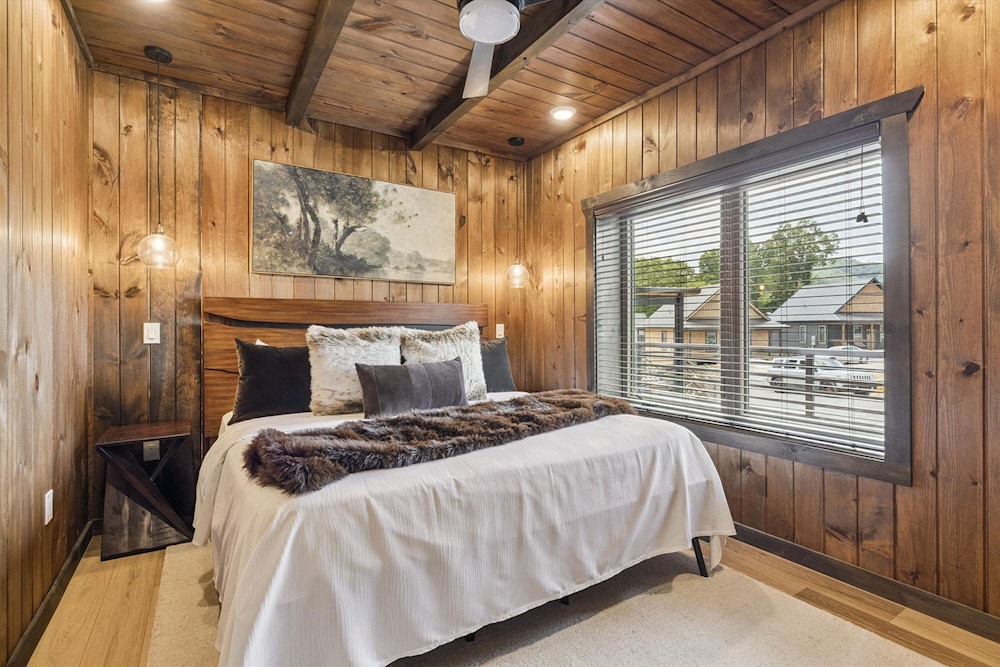 Gorgeous Brand-new Home w Pool Game Room Hot Tub