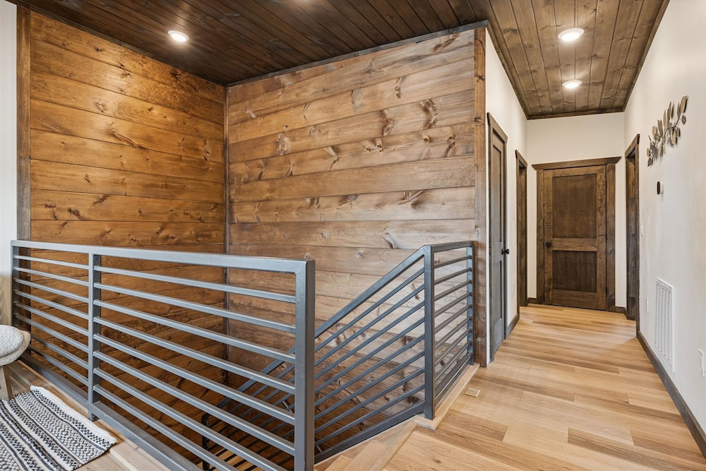 Gorgeous Brand-new Home w Pool Game Room Hot Tub