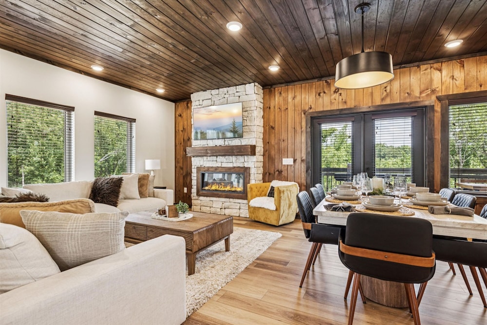 Gorgeous Brand-new Home w Pool Game Room Hot Tub