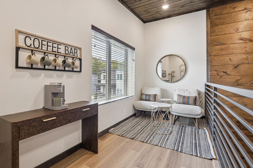 Gorgeous Brand-new Home w Pool Game Room Hot Tub