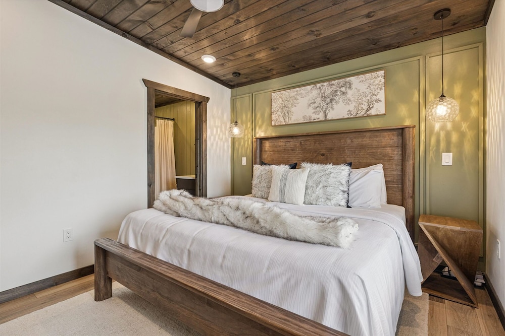 Gorgeous Brand-new Home w Pool Game Room Hot Tub