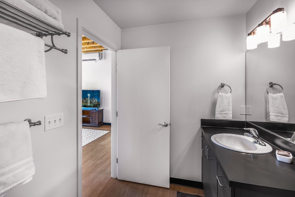 Admiral Condo 201 in Bremerton