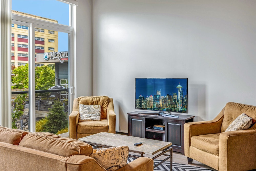 Roxy Condo 203 in Bremerton