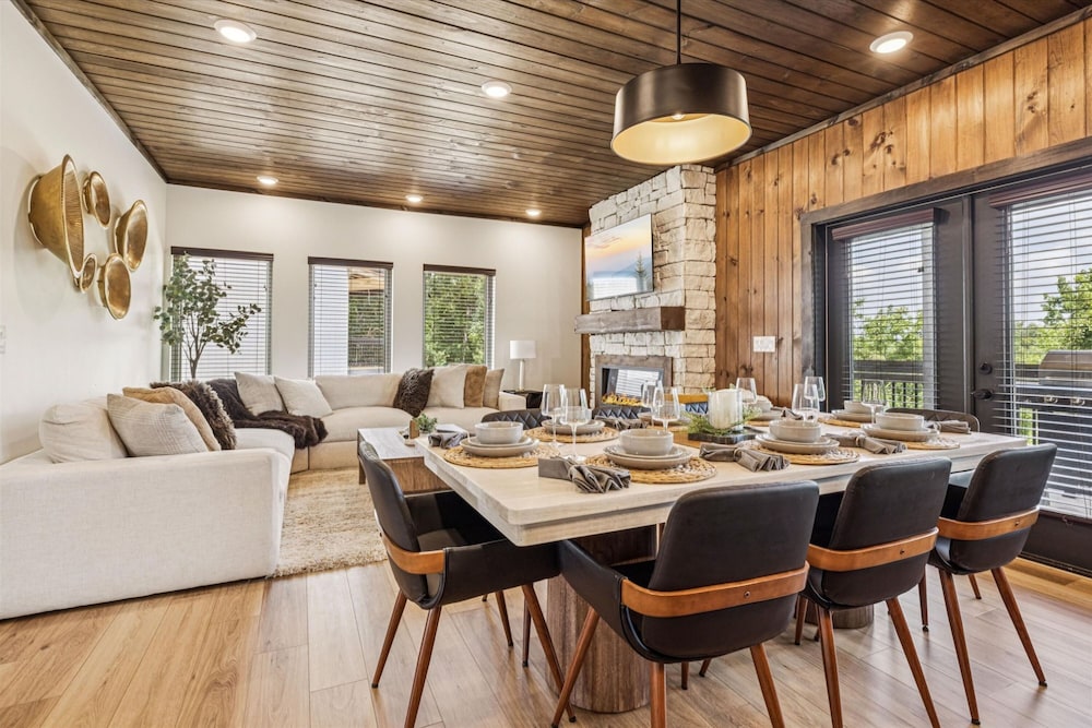 Gorgeous Brand-new Home w Pool Game Room Hot Tub