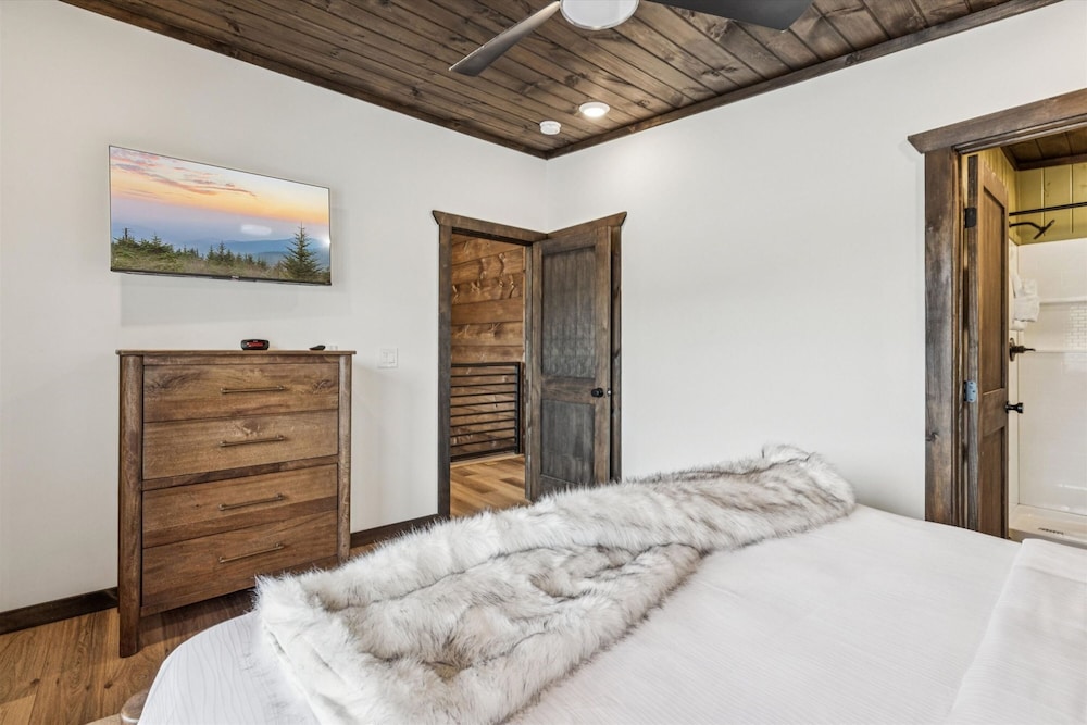 Gorgeous Brand-new Home w Pool Game Room Hot Tub