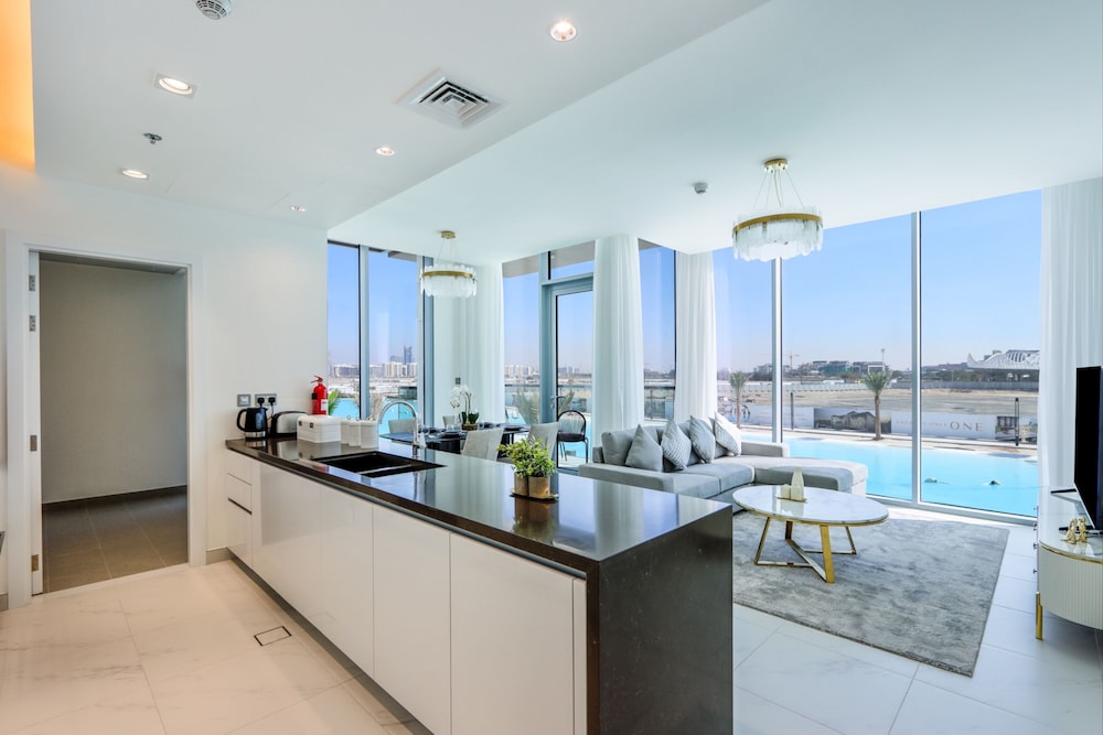 Panoramic 2BR at District One