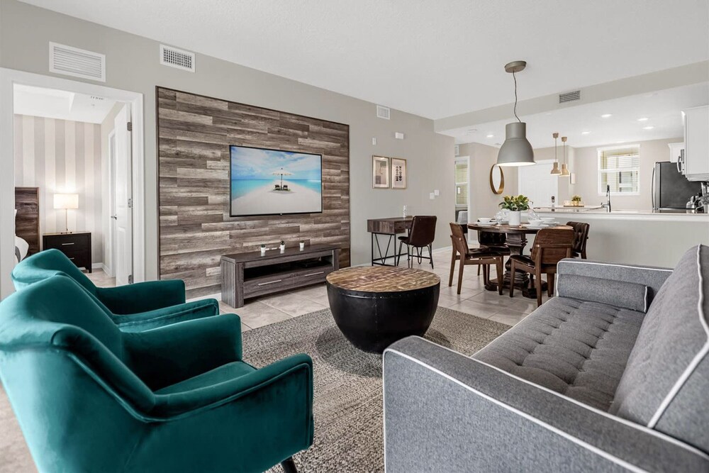 Upstay Stylish Condo w Patio Storey Lake Resort