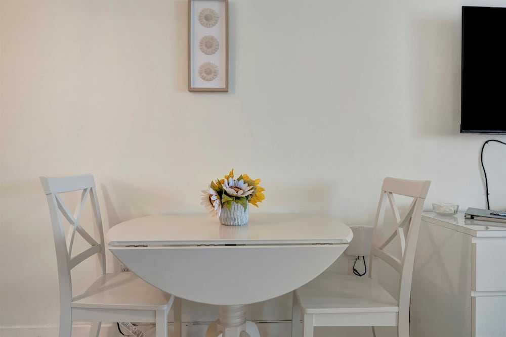 Watch the Dolphins Large Balcony Suite and Heated Pool
