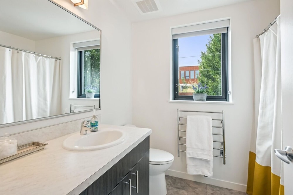 Sunstone Suite - 202