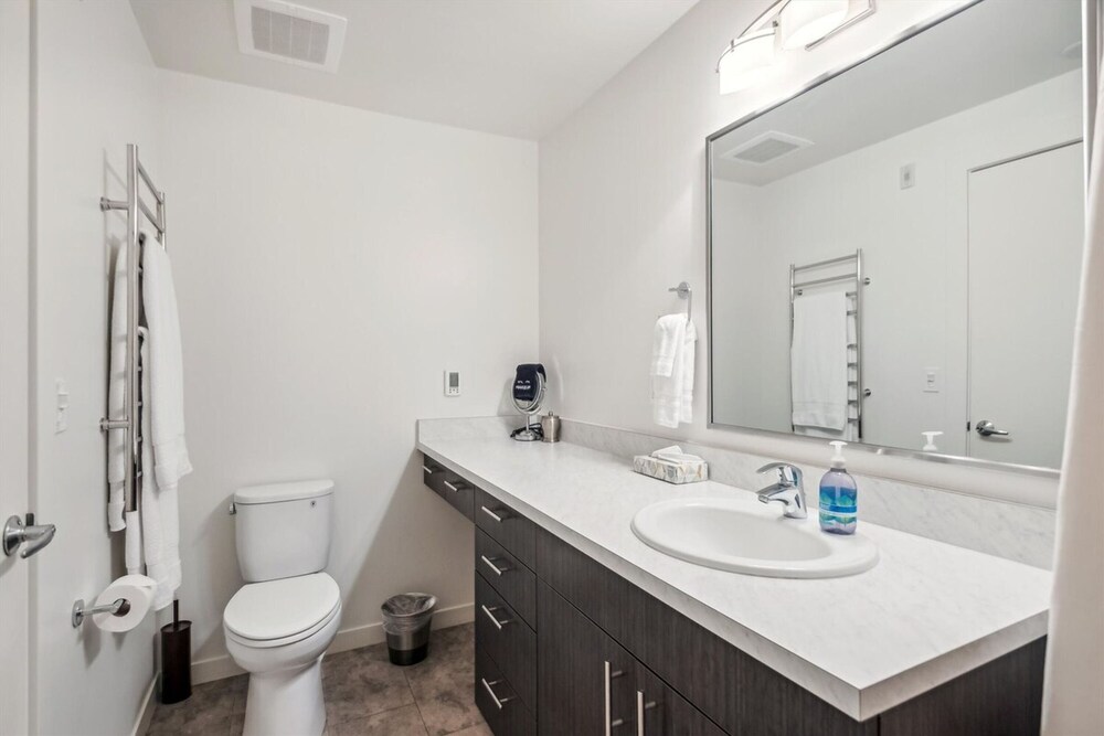 Sunstone Suite - 202
