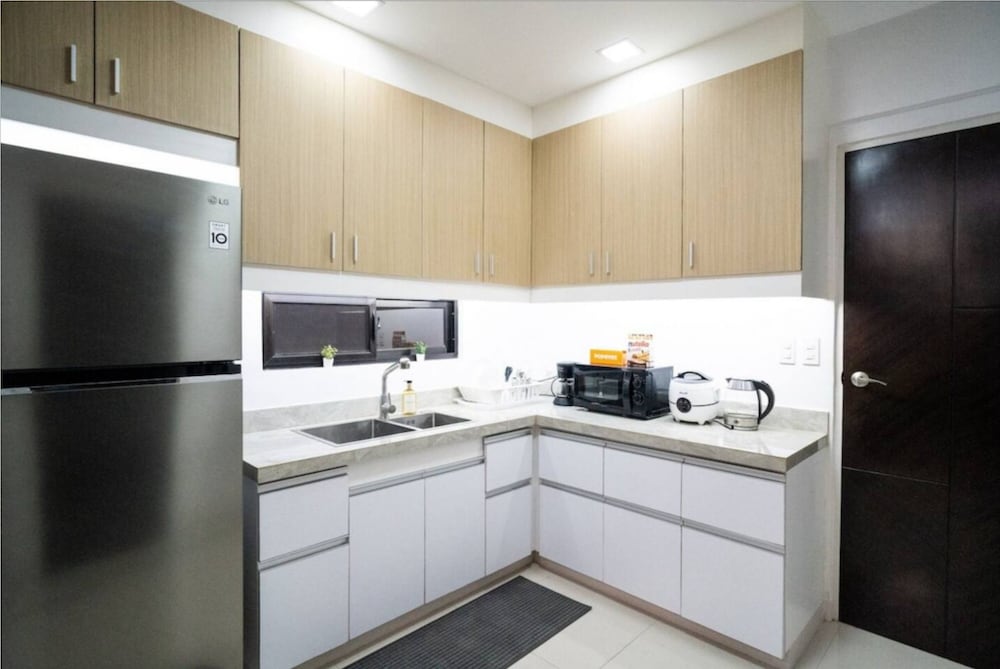 3bd Lux City Oasis LAS Pinas