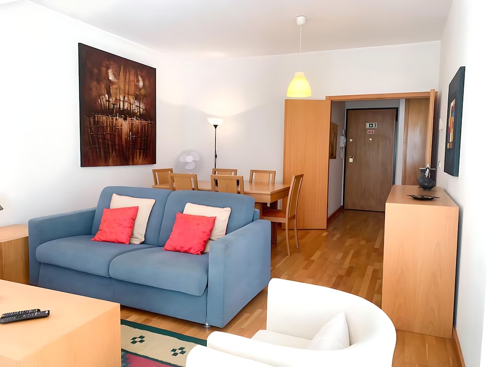 Marina View 1 Bedroom Apartment w Swimming Pool