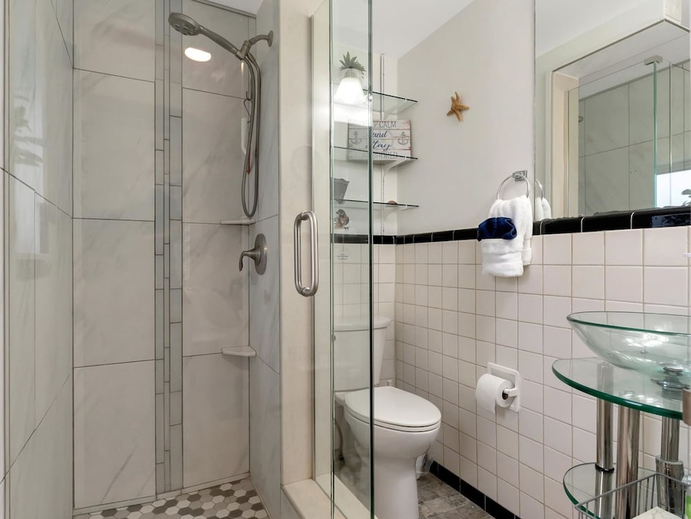 Beach 2 Blocks Away Heated Pool Waterview Suite