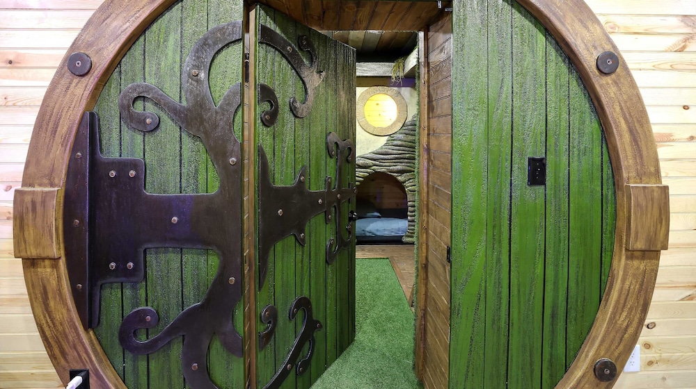 Gandalf s Getaway Indoor Pool Theater Arcade Firepit Book Now