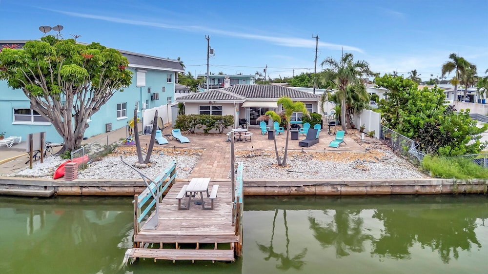 Seashell Suite 1B Pet Friendly Waterfront Dock