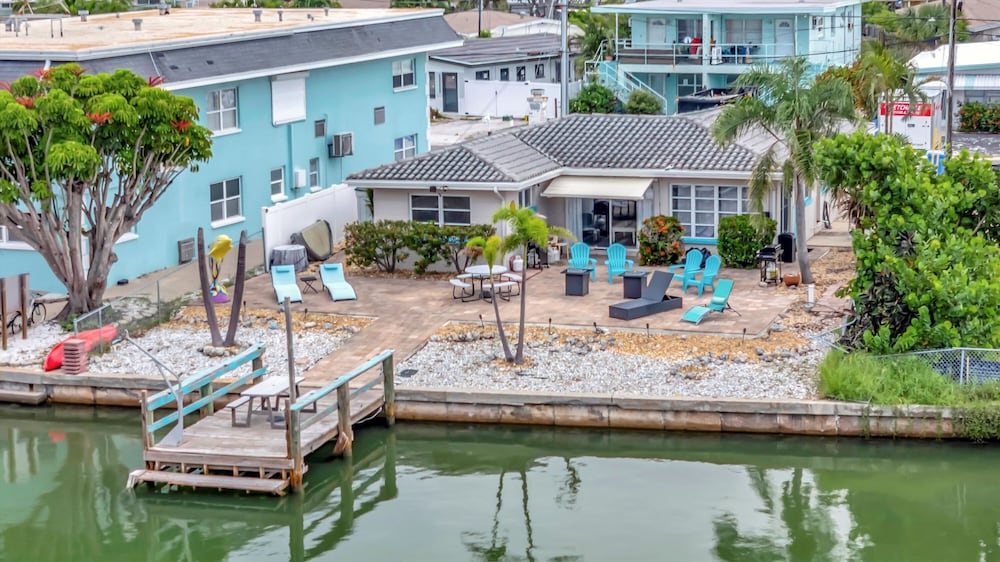 Seashell Suite 1B Pet Friendly Waterfront Dock