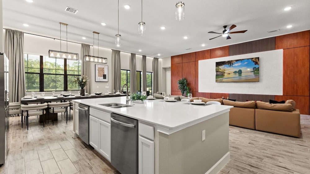 Lakeside Villa With Pool BBQ Cinema Games Room
