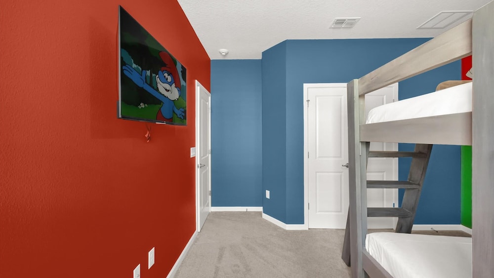 Upstay Spacious Villa w Pool Hot Tub Game Room