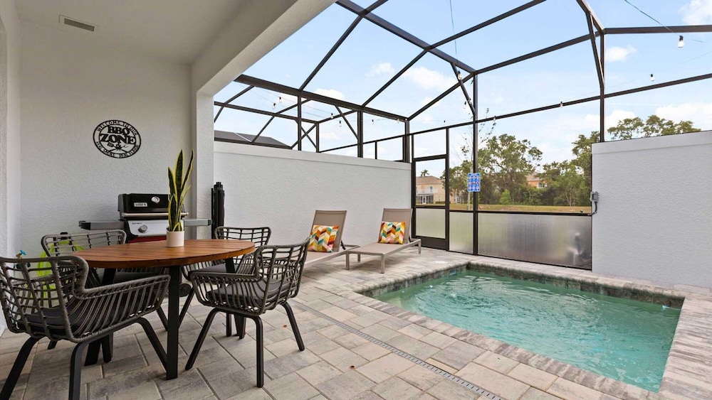 Upstay-luxury 3BR Home w Private Pool Games Room