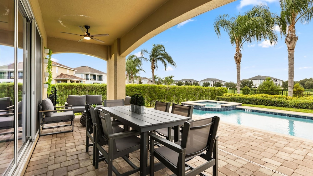 Upstay Spacious 5BR Villa Private Pool and Hot Tub
