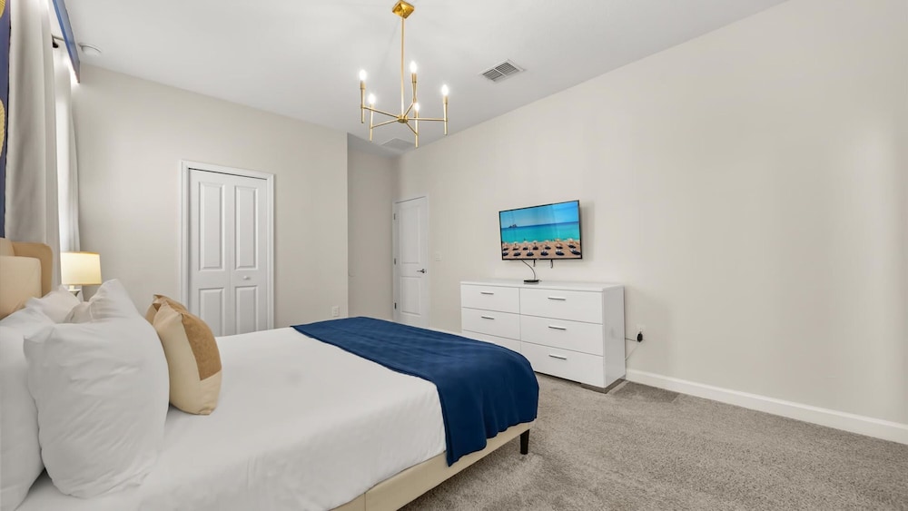 Upstay Championsgate 9BR Villa With Pool Cinema
