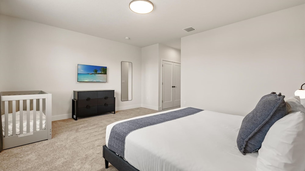 Contemporary 4BR Townhome With Pool Themed Rooms