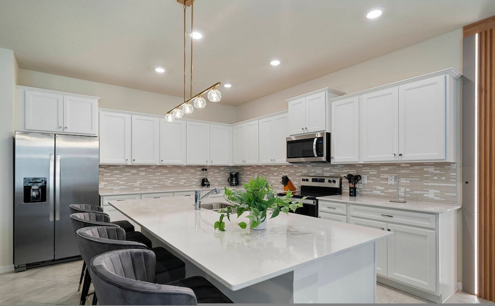 Incredible 10bd Summerkitchen Windsor Cay