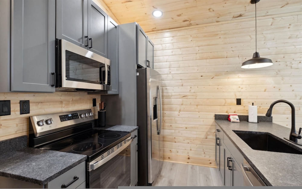 2 Brand New Cabins for Family Retreat